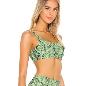 EUC Alo yoga vapor bra